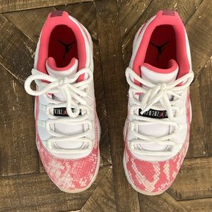Air Jordan 11 Retro Low Pink Snakeskin Size 9
